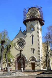 L'église Saints-Pierre-et-Paul en avril 2008, avant la reconstruction du clocher